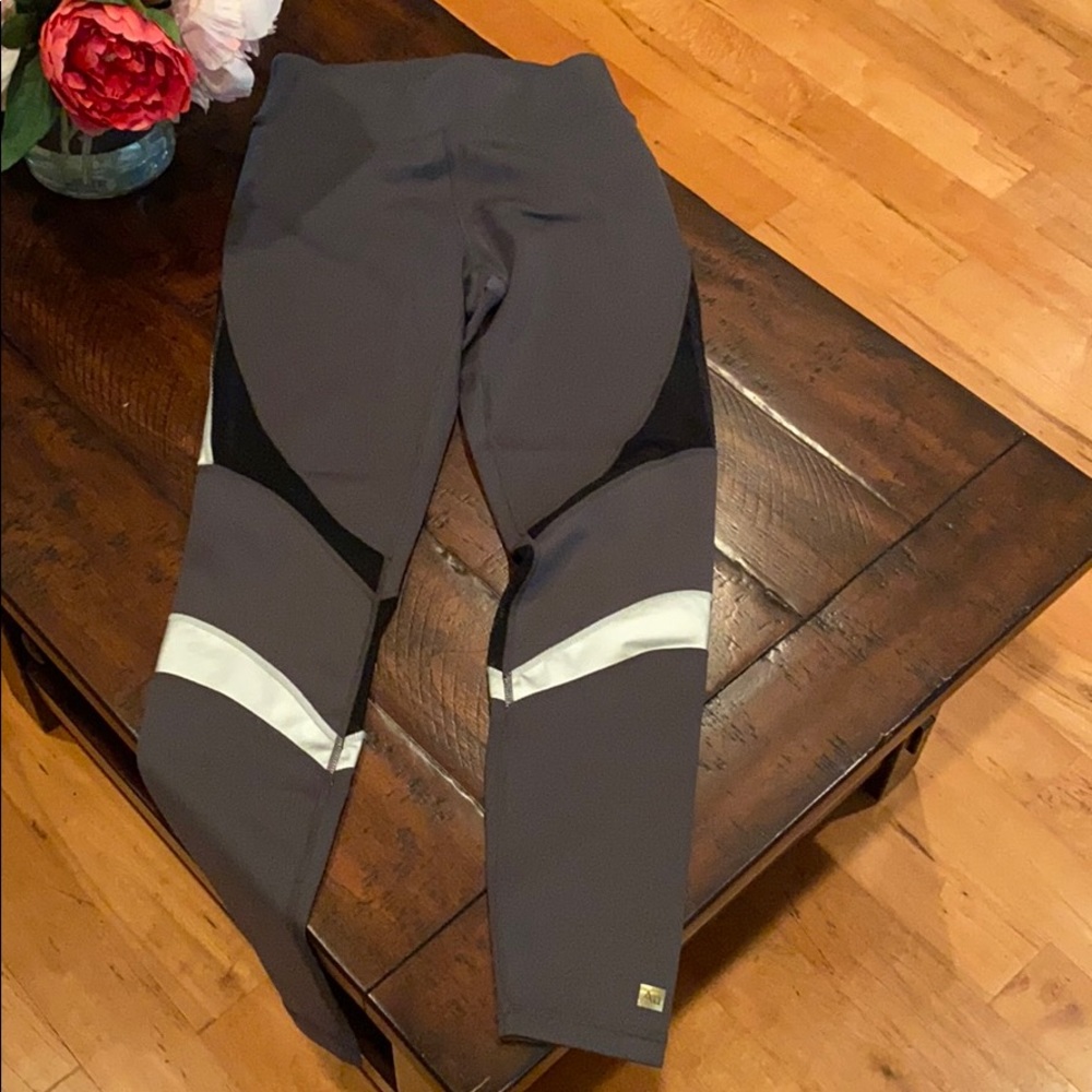 AU Yoga pants
